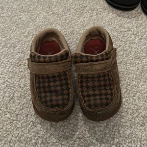 Little boy size 7 twist x shoes